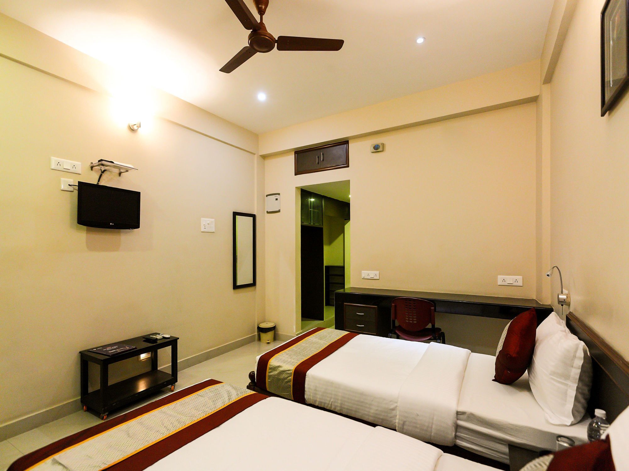 Hotel Oyo Flagship 12665 Chrompet Chennai Esterno foto